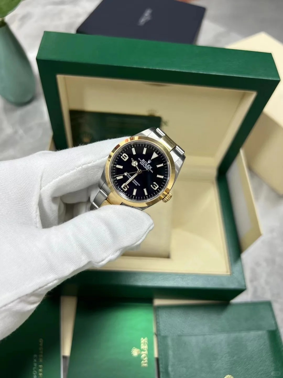 The Oyster Perpetual Explorer 36 is available in yellow gold and Oystersteel with a distinctive black dial featuring Chromalight numerals 3, 6 and 9. -m124273-0001