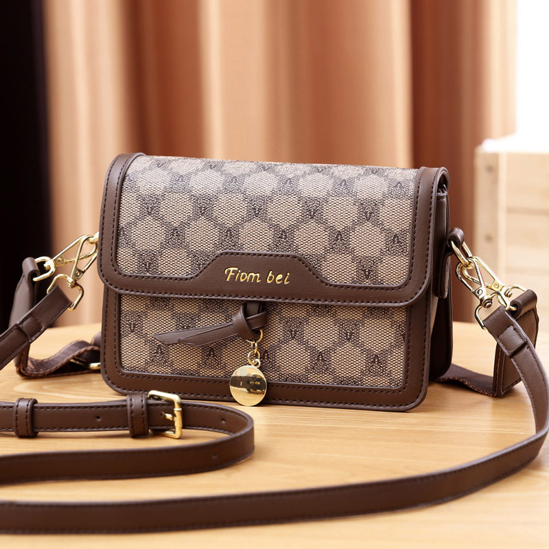 Geometric Pattern Flap Square Bag, Fashion Metal Decor Shoulder Bag, Classic Style Crossbody Purse (7.8*5.5*3.5) Inch