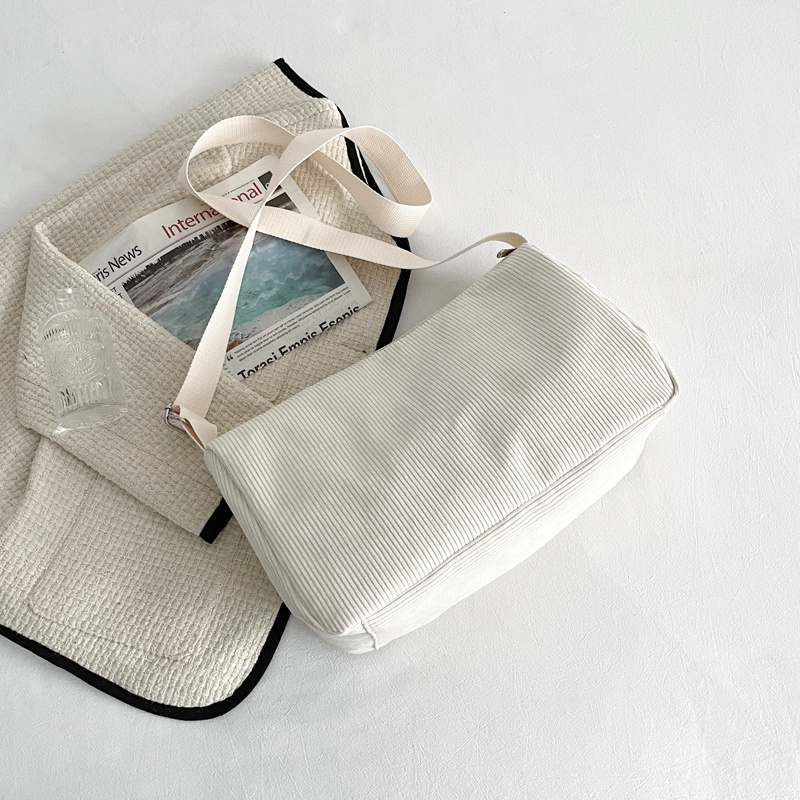 2022 New Trend Fashionable Corduroy Minimalist Large Capacity Shoulder Bag