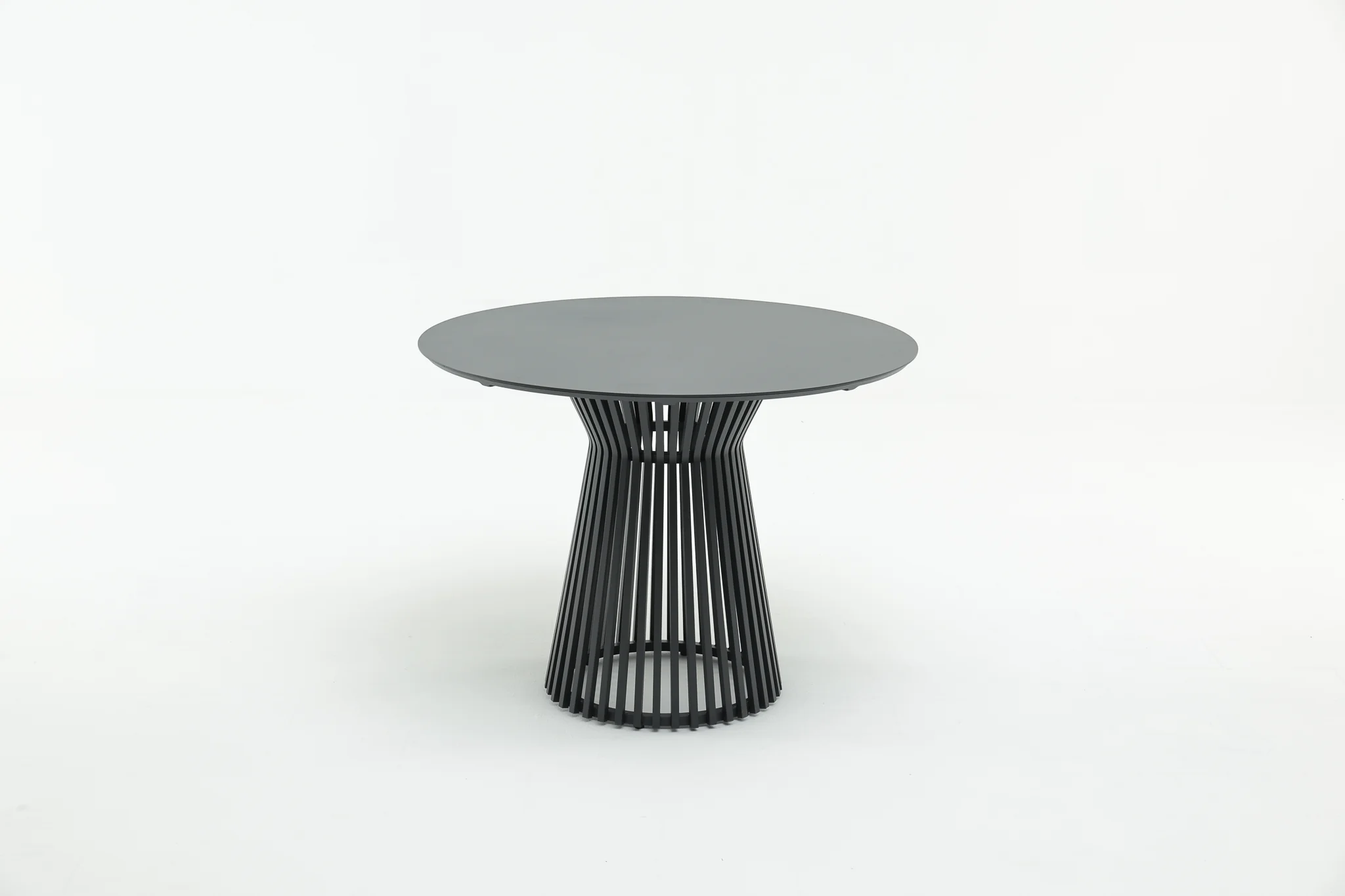 CHANCELLOR Round Outdoor Dining Table