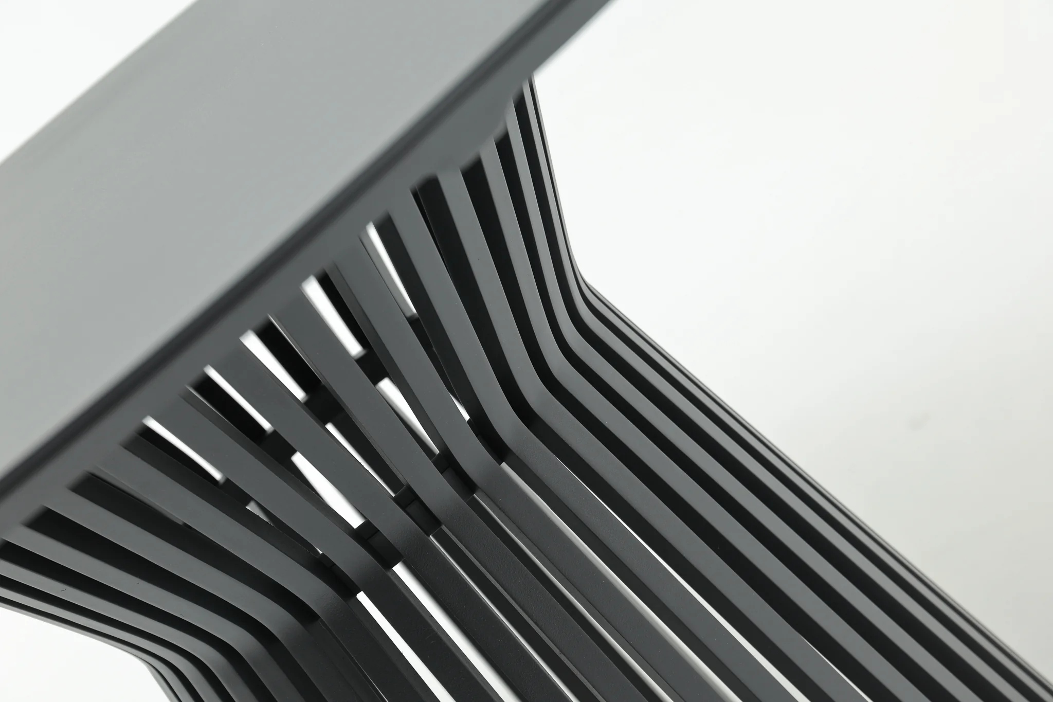 CHANCELLOR Round Outdoor Dining Table