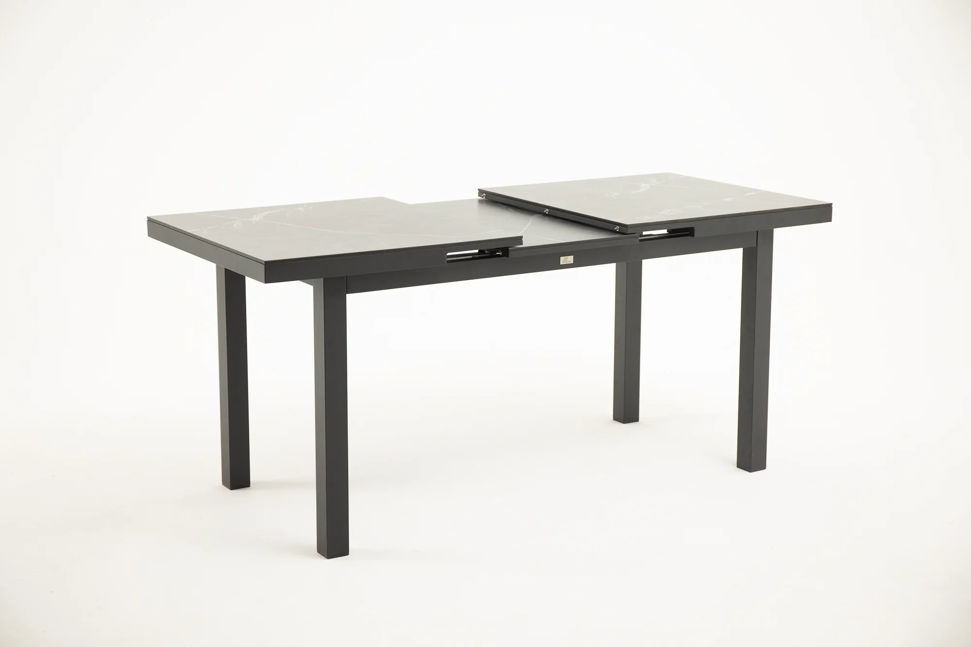 XANTHI Extendable Outdoor Dining Table