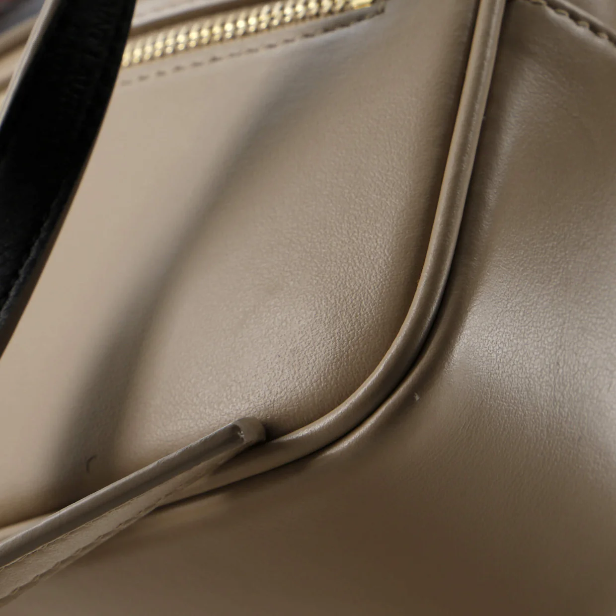 Lou Belt Bag Matelasse Chevron Leather - Deep Luxury