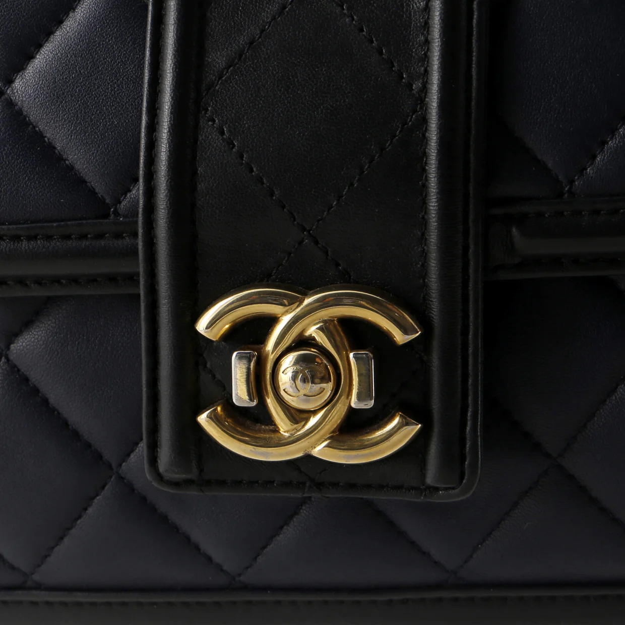 Elegant CC Flap Bag Quilted Lambskin Jumbo - Deep Luxury
