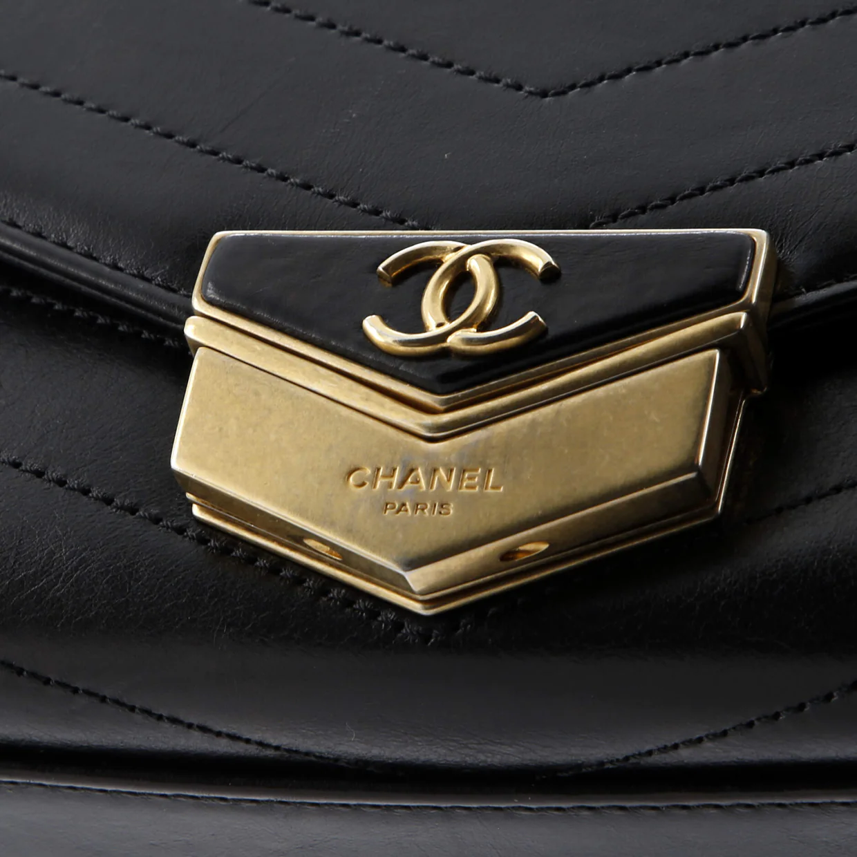 Medal Envelope Flap Bag Chevron Calfskin Small - Deep Luxury