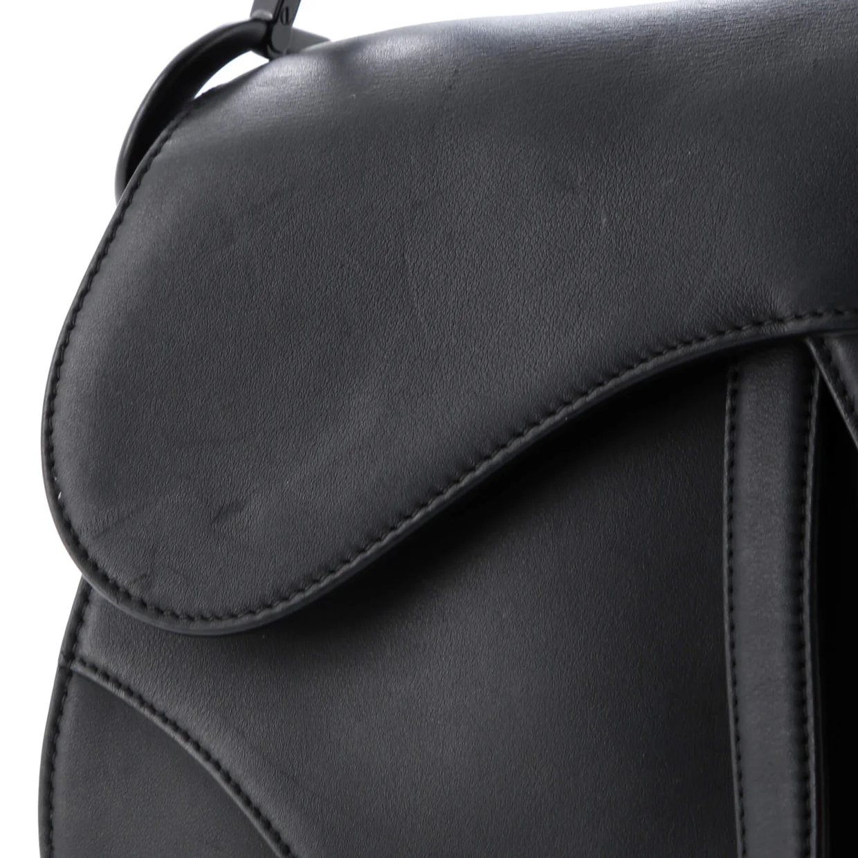 Ultra Matte Saddle Handbag Leather Medium - Deep Luxury