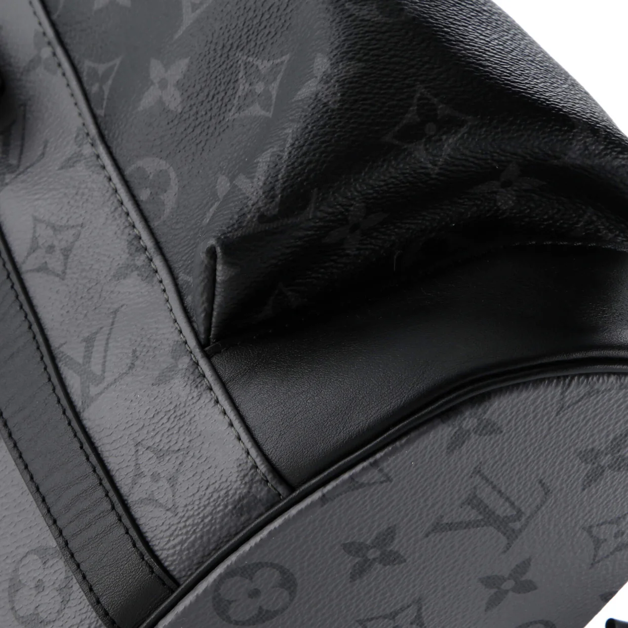 Christopher Backpack Reverse Monogram Eclipse Canvas MM - Deep Luxury