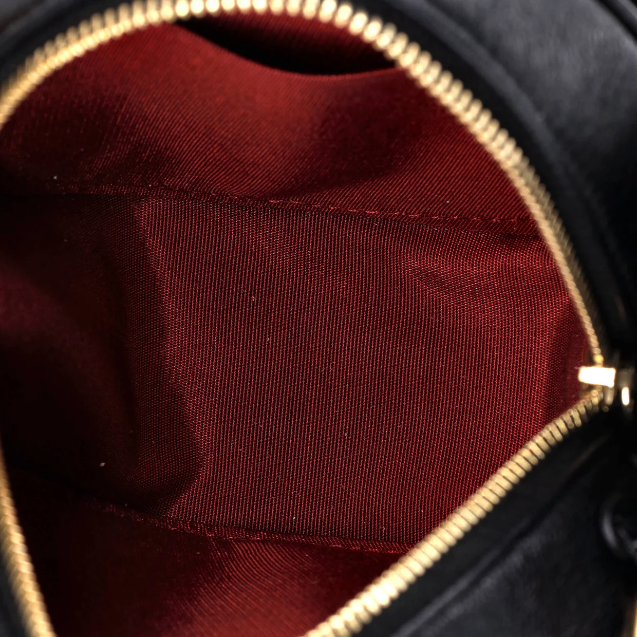 19 Round Clutch with Chain Quilted Leather - Deep Luxury