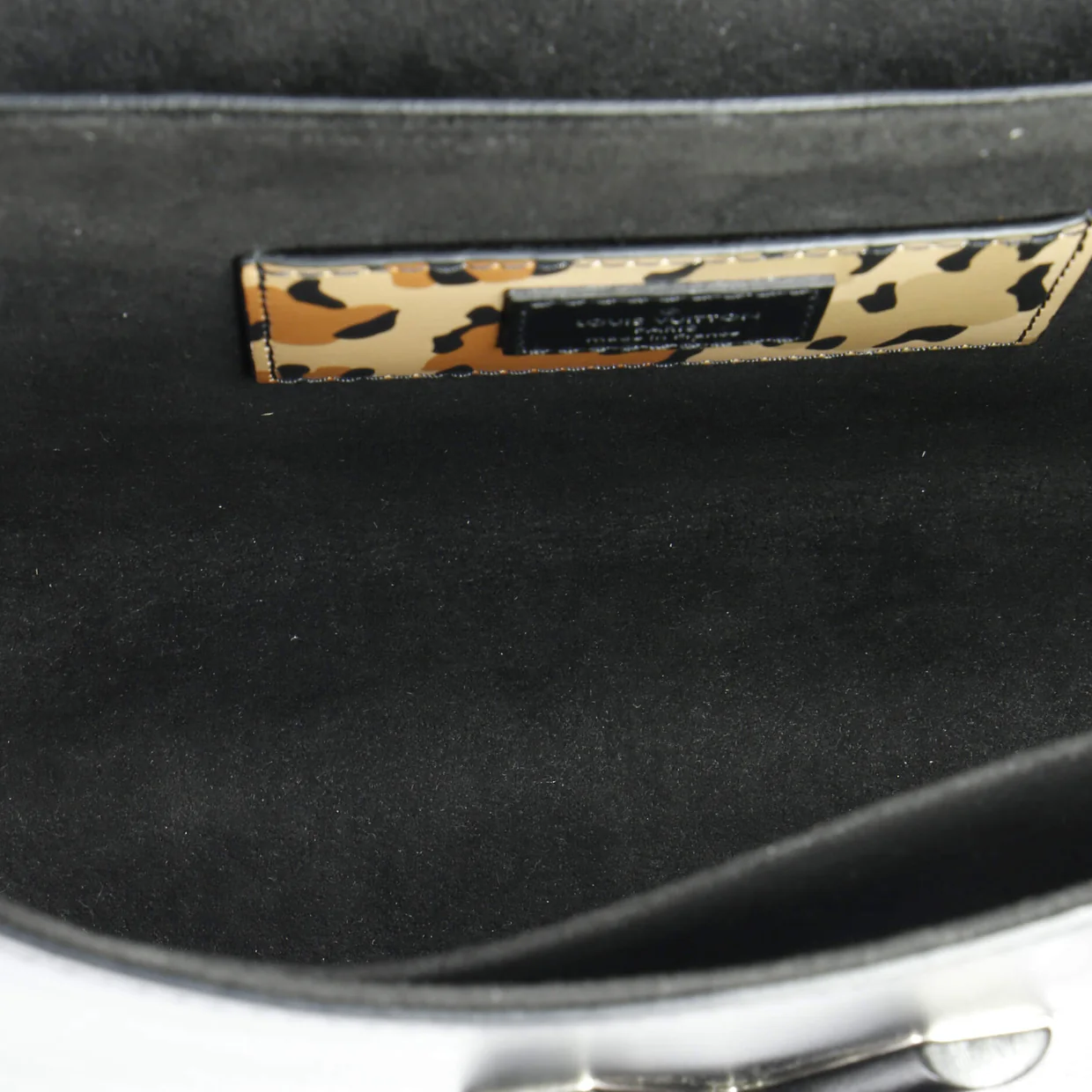 Twist Handbag Leopard Wild Printed Leather and Calfskin MM - Deep Luxury