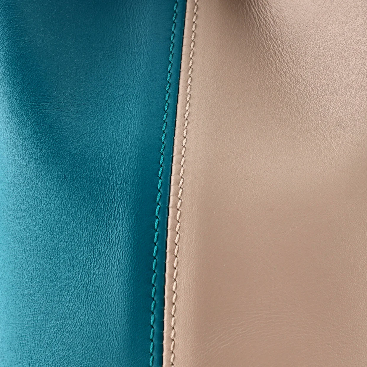 B.Zero1 Bucket Bag Leather - Deep Luxury