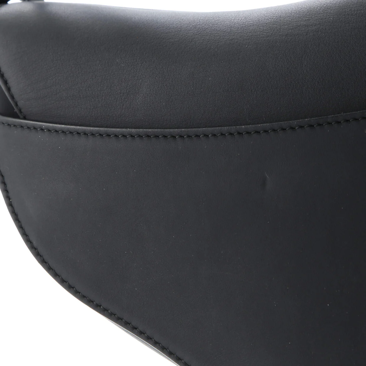Ultra Matte Saddle Handbag Leather Medium - Deep Luxury