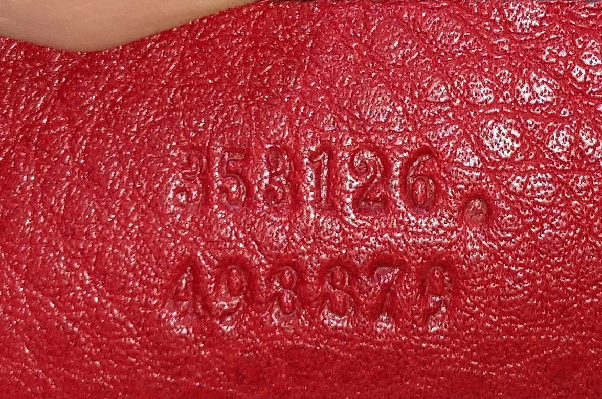 Soho Chain Zip Shoulder Bag Leather Medium - Deep Luxury