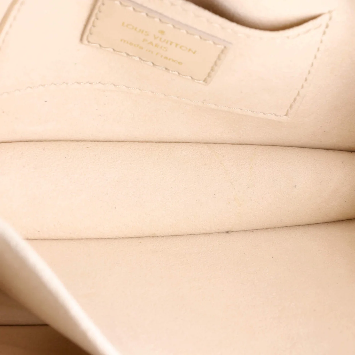 Dauphine Shoulder Bag Leather East West - Deep Luxury