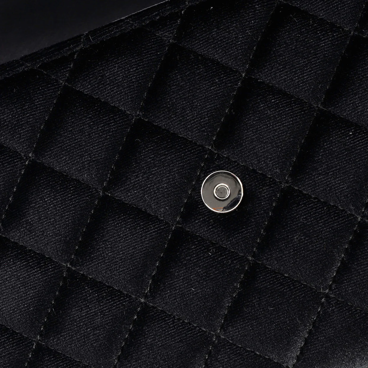 La Medusa Chain Clutch Quilted Velvet - Deep Luxury