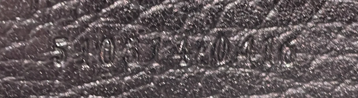 Interlocking Wallet on Chain Leather - Deep Luxury