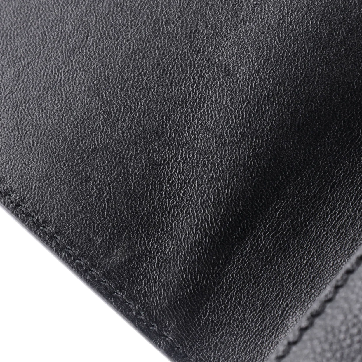 Essential Wallet on Zipper Chain Leather - Deep Luxury