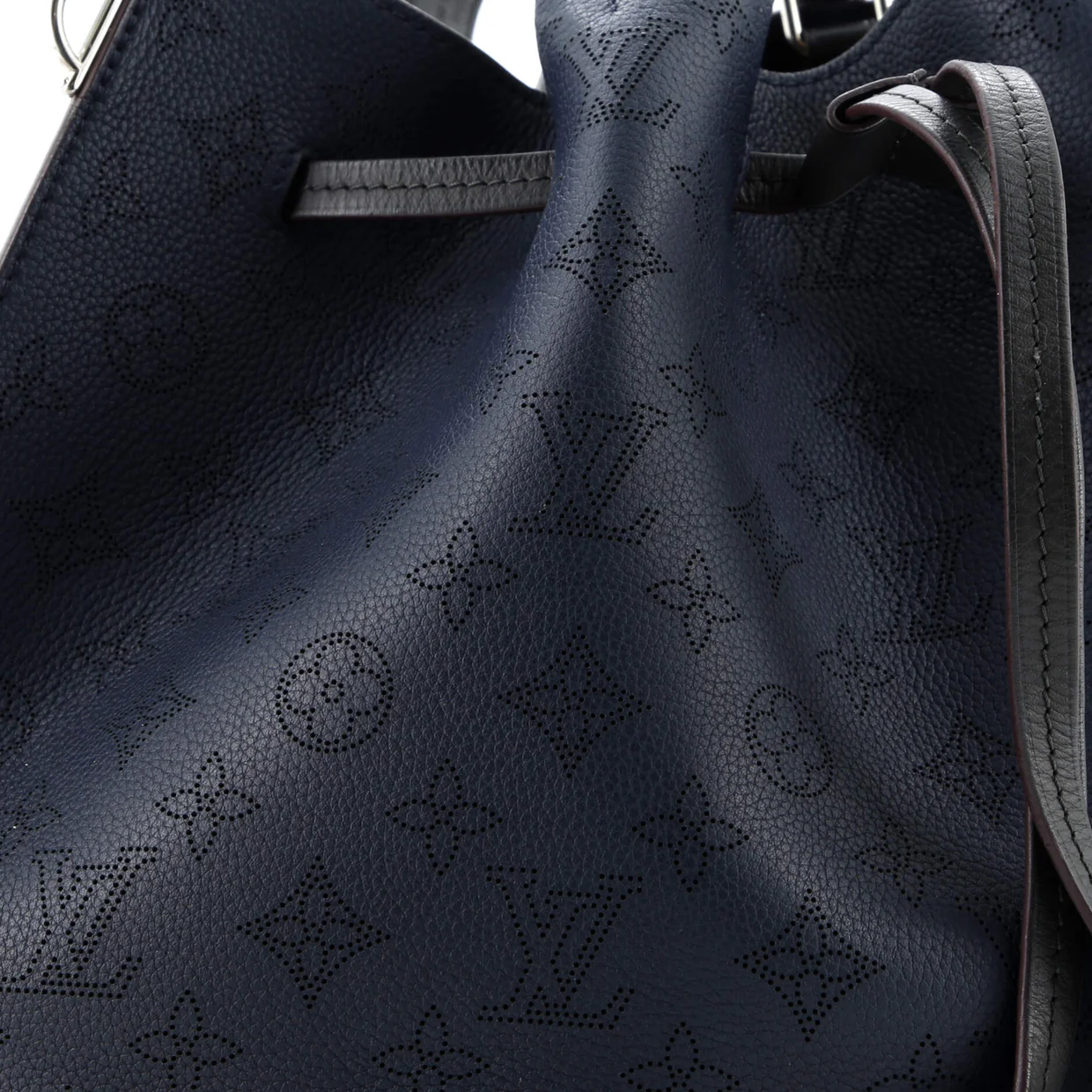 Girolata Handbag Mahina Leather - Deep Luxury