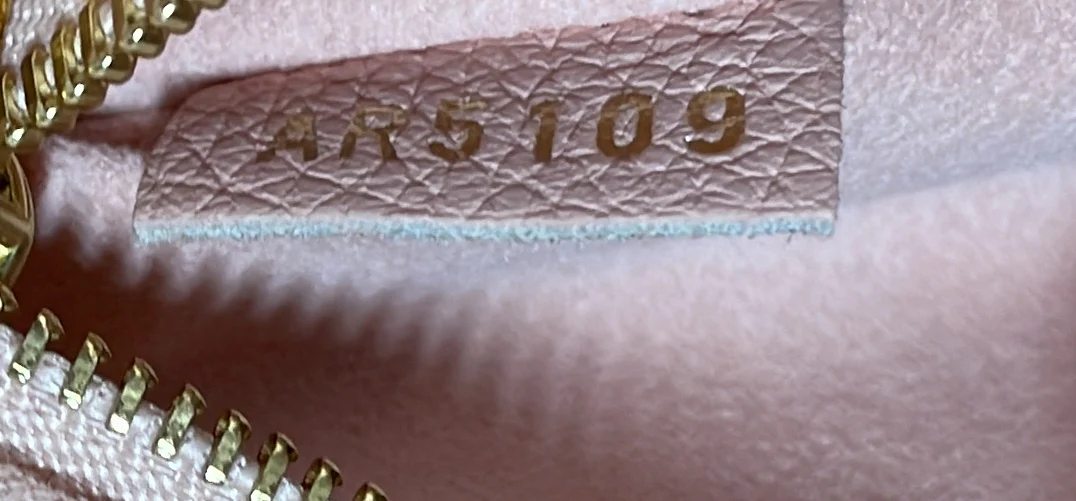 Lockme Monochrome Tote Leather PM - Deep Luxury