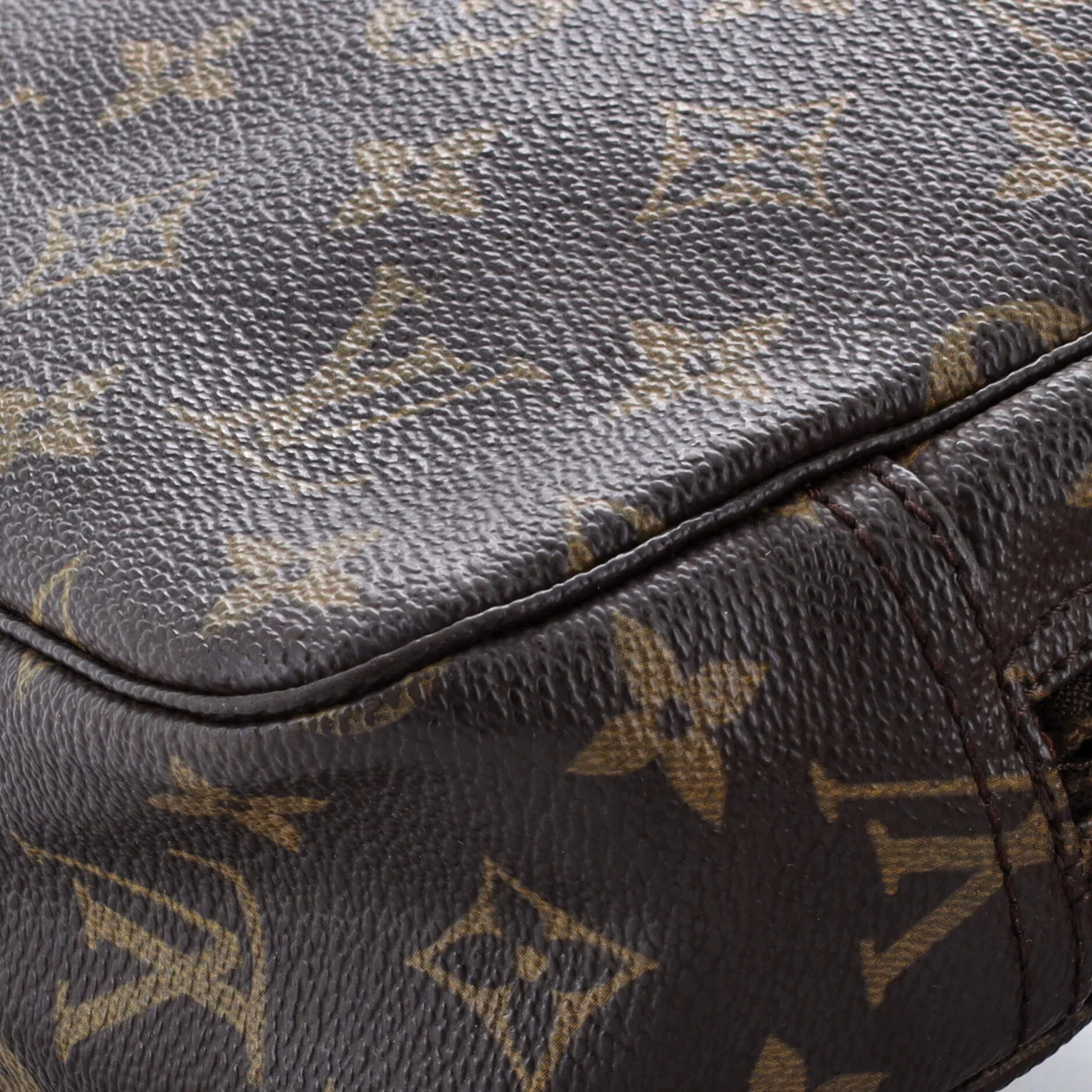 Trousse Toiletry Pouch Monogram Canvas 23 - Deep Luxury