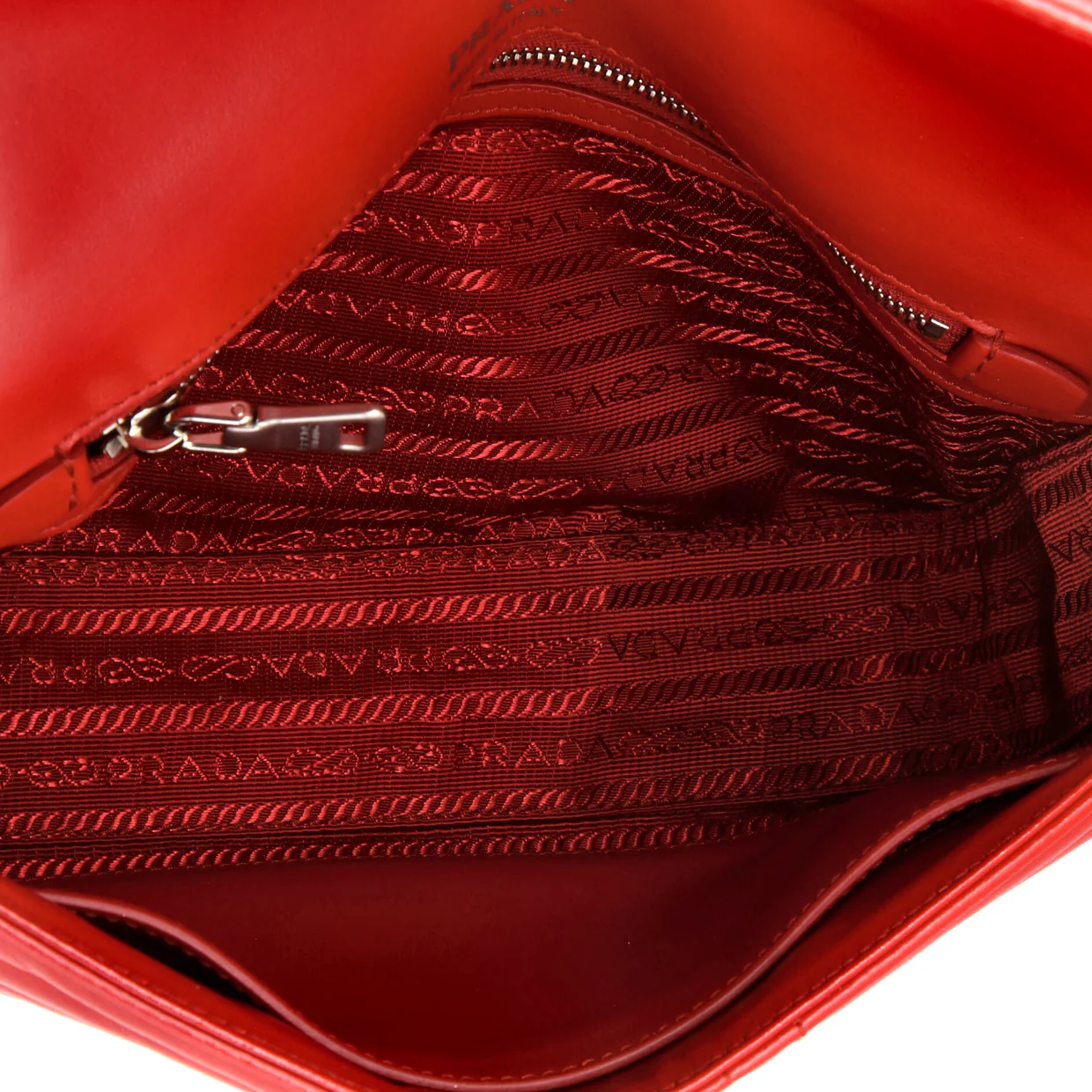 Chain Flap Shoulder Bag Diagramme Quilted Leather Medium - Deep Luxury