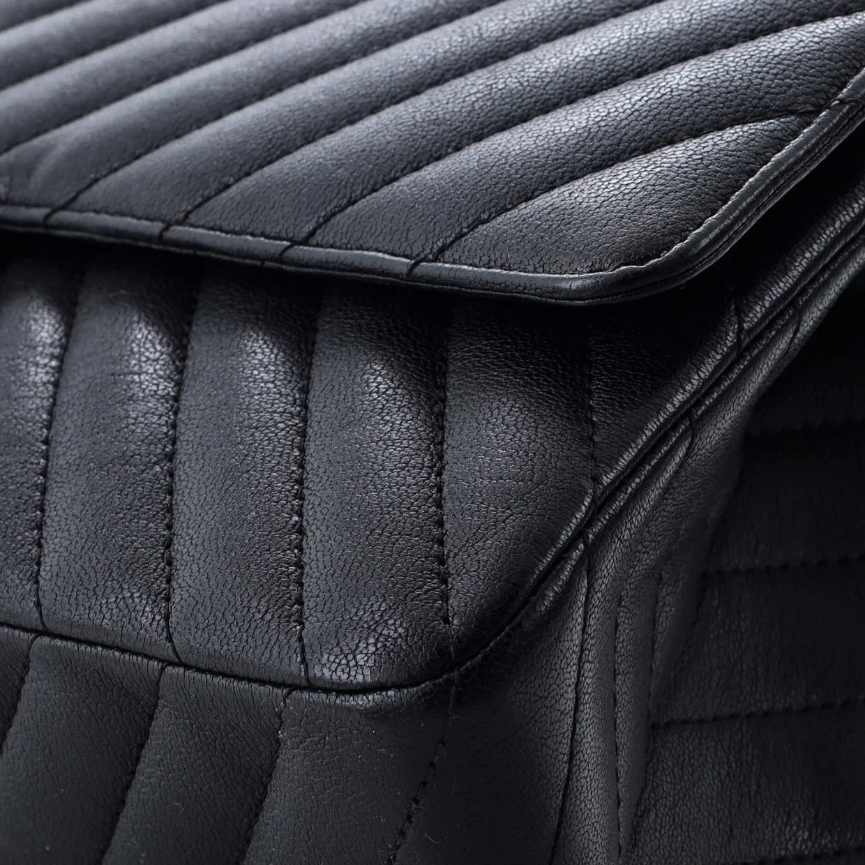 So Black Reissue 2.55 Flap Bag Chevron Sheepskin 226 - Deep Luxury