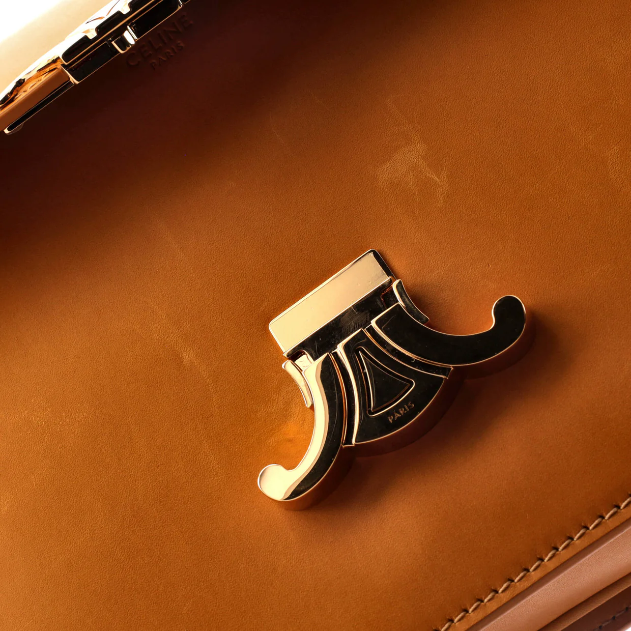 Triomphe Shoulder Bag Smooth Calfskin Medium - Deep Luxury