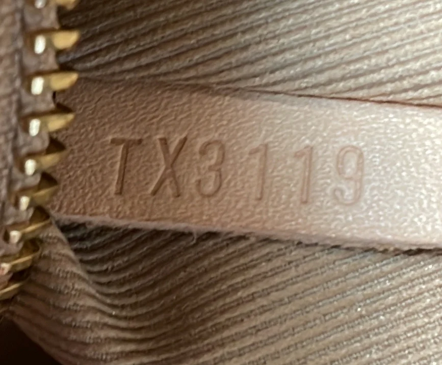 Graceful Handbag Monogram Canvas MM - Deep Luxury