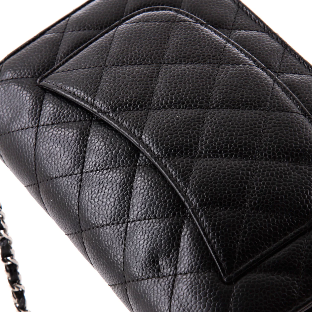 Wallet on Chain Quilted Caviar - Deep Luxury