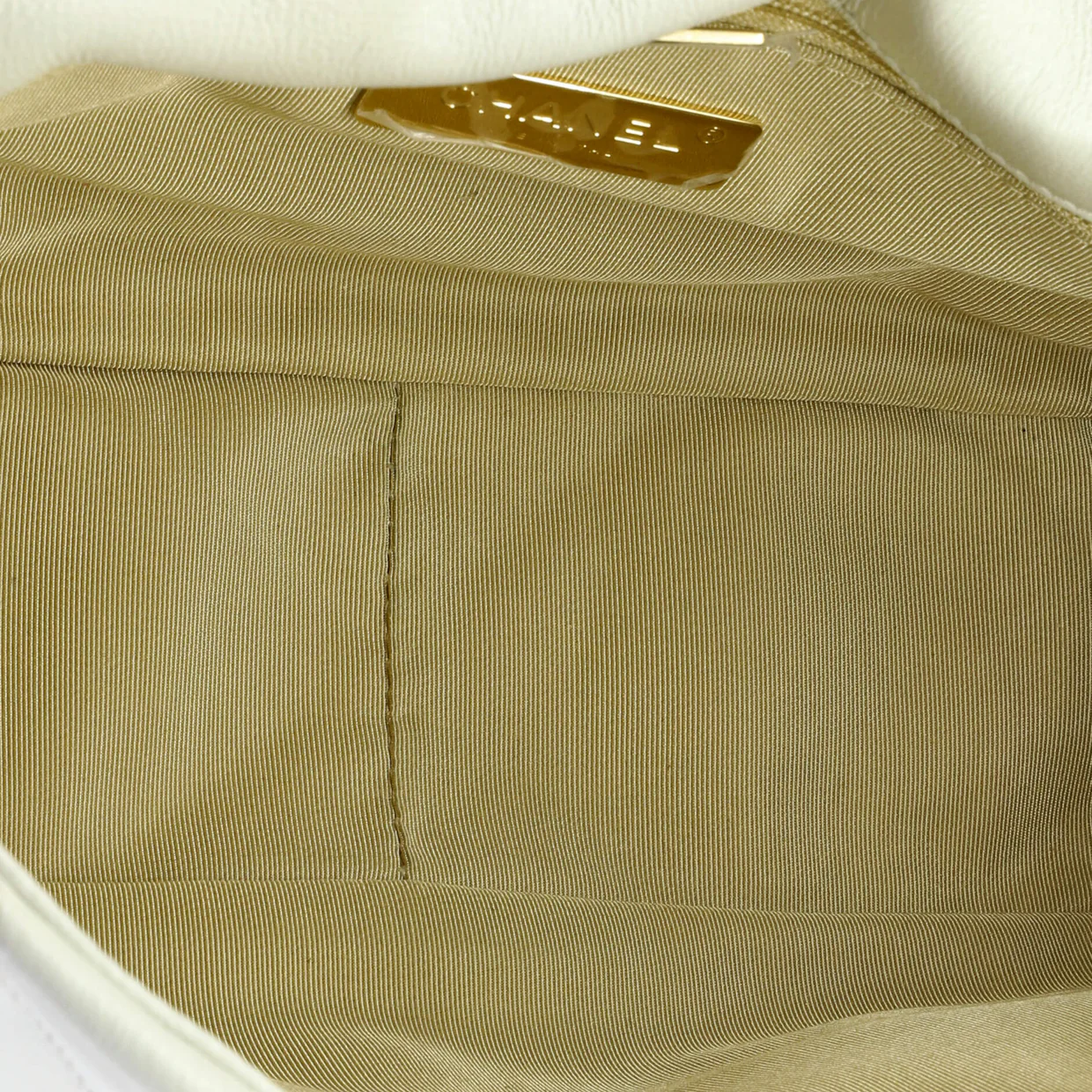 19 Flap Bag Quilted Leather Medium - Deep Luxury