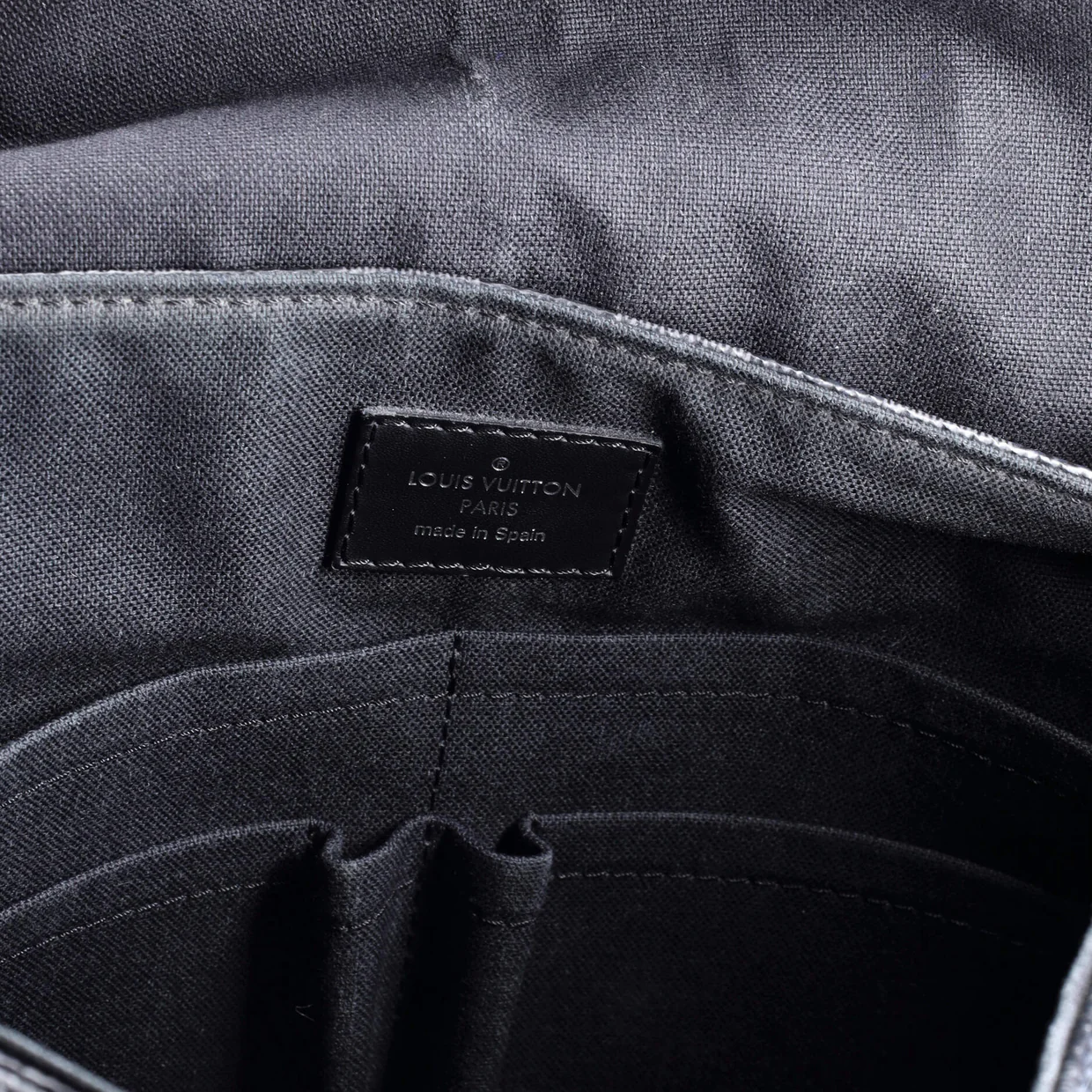 District Messenger Bag Damier Graphite MM - Deep Luxury