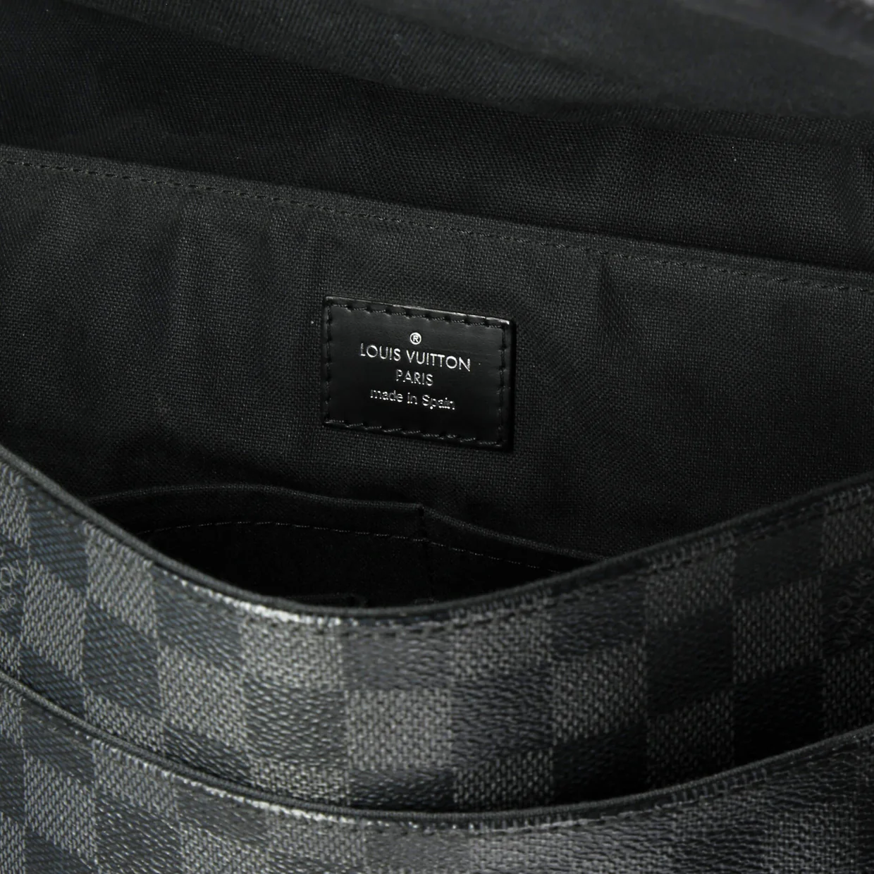 District Messenger Bag Damier Graphite MM - Deep Luxury