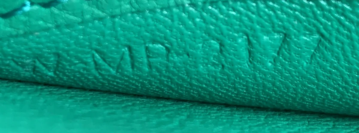 Trotteur Crossbody Bag Grainy Leather Small - Deep Luxury