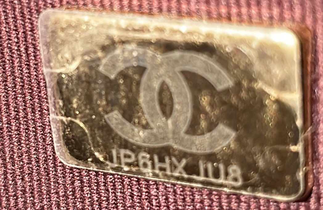 Wallet on Chain Quilted Caviar - Deep Luxury