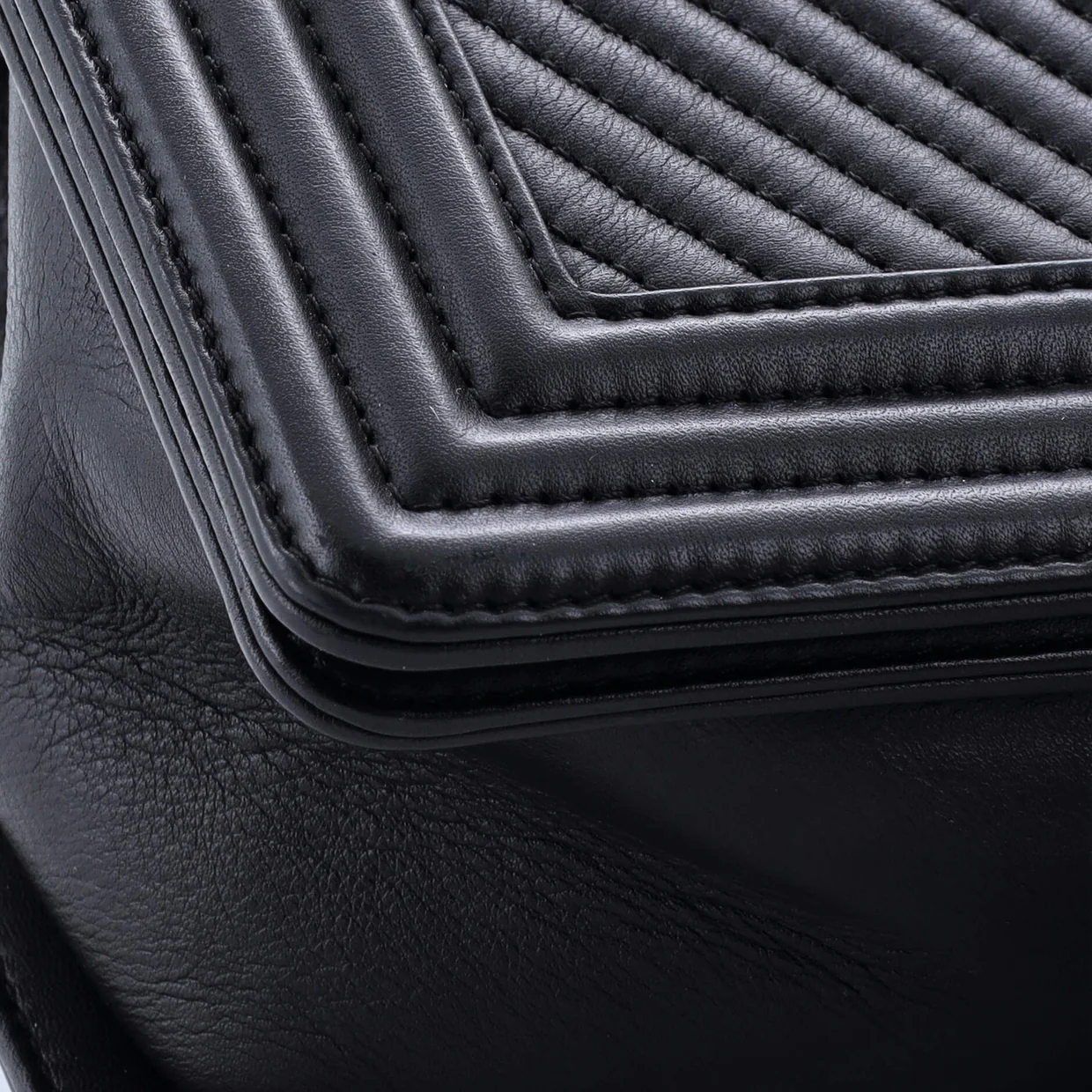 Boy Flap Bag Chevron Lambskin Old Medium - Deep Luxury