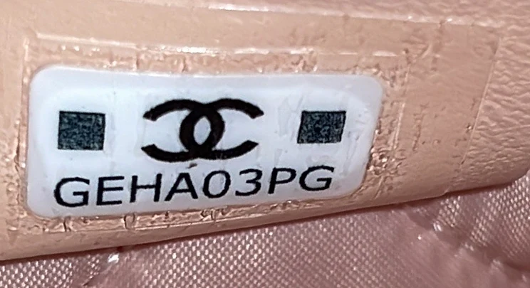 Curvy Cosmetic Pouch Quilted Caviar Small - Deep Luxury