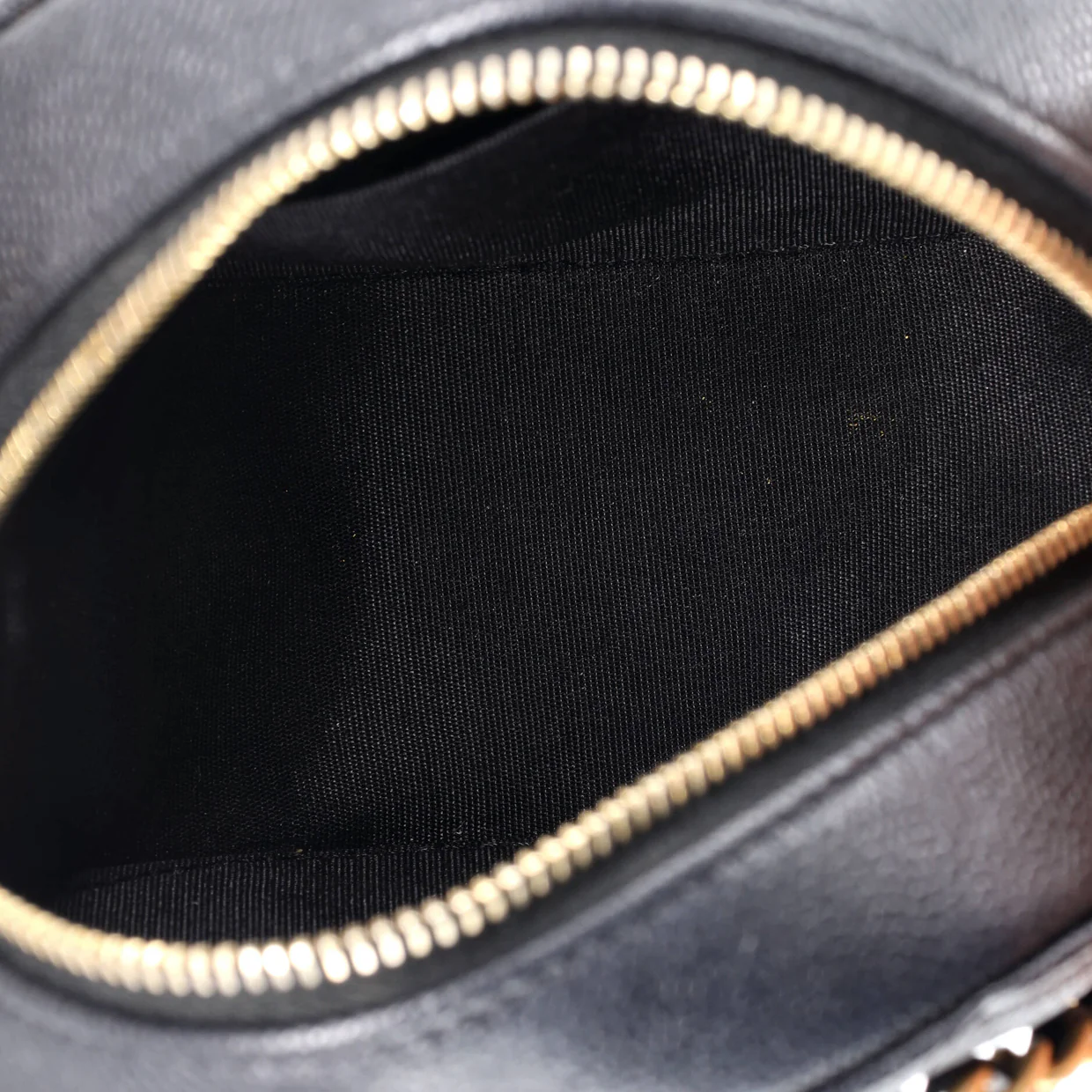 In The Loop Round Clutch with Chain Quilted Caviar Mini - Deep Luxury