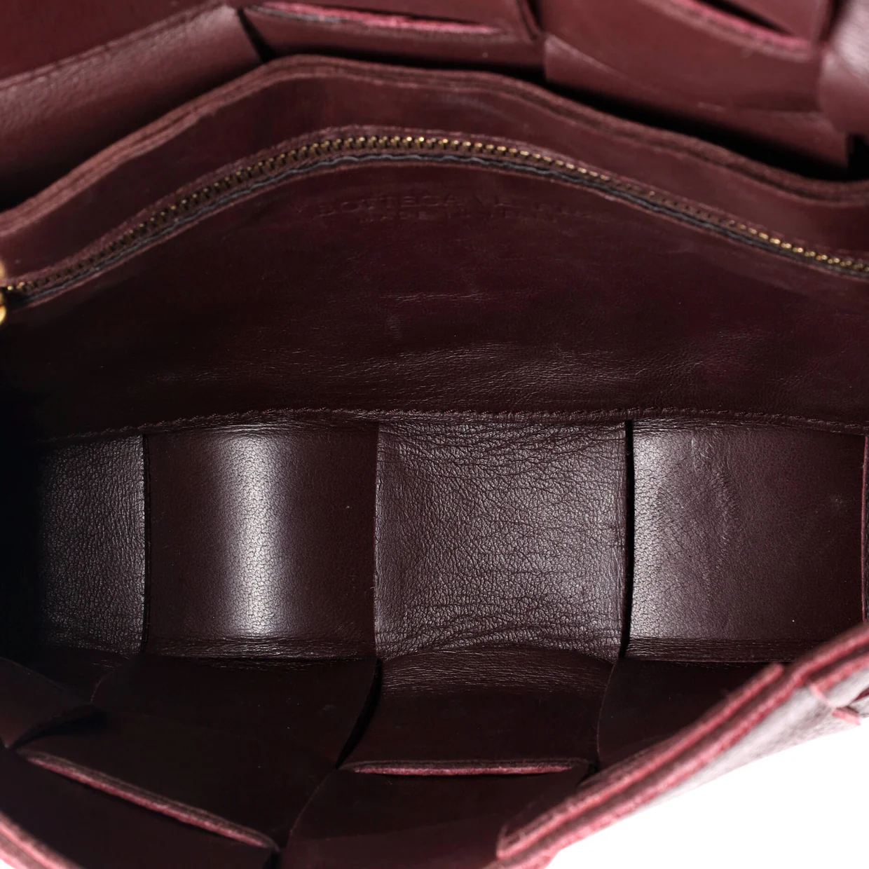 Cassette Crossbody Bag Maxi Intrecciato Grained Leather - Deep Luxury