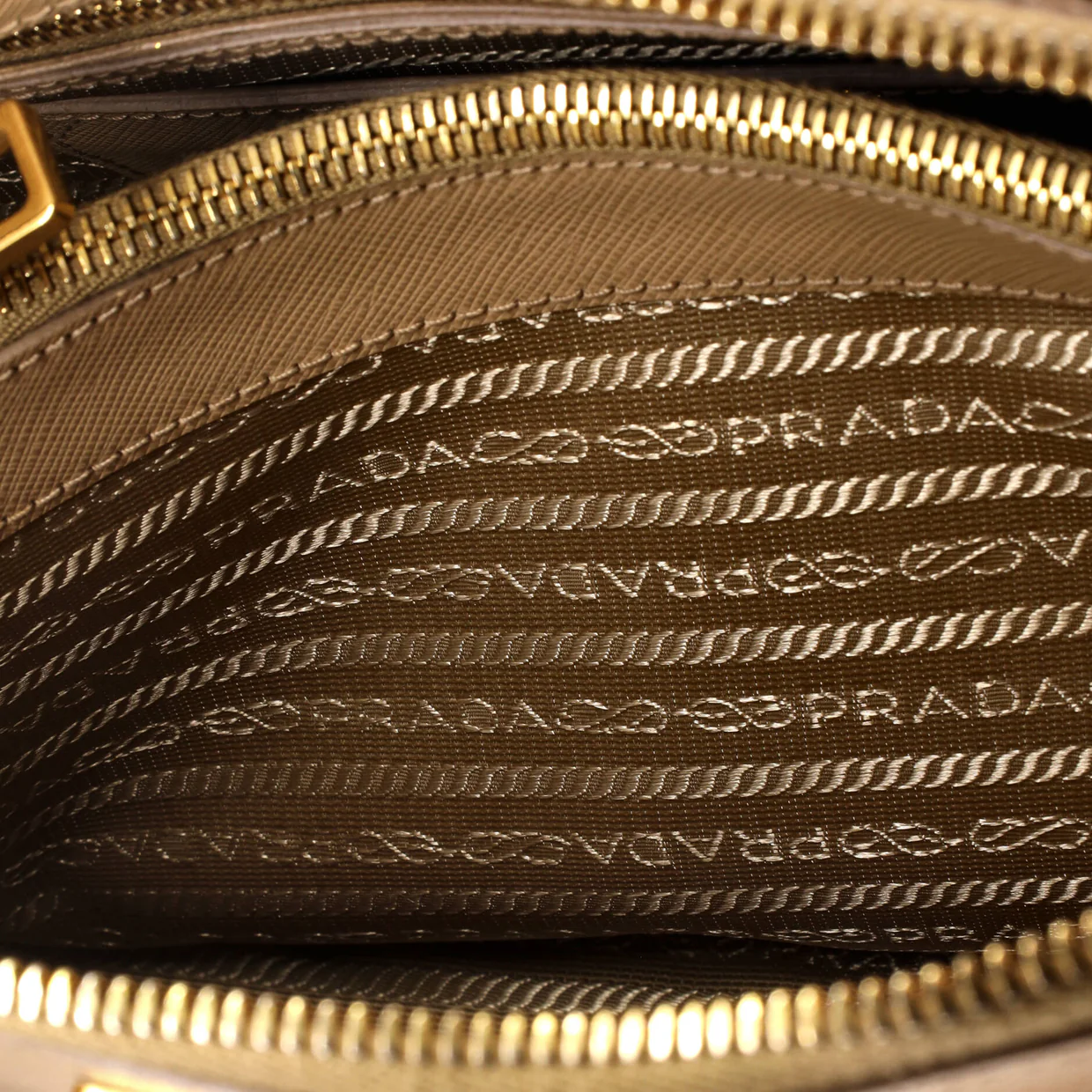 Promenade Bag Saffiano Leather Medium - Deep Luxury