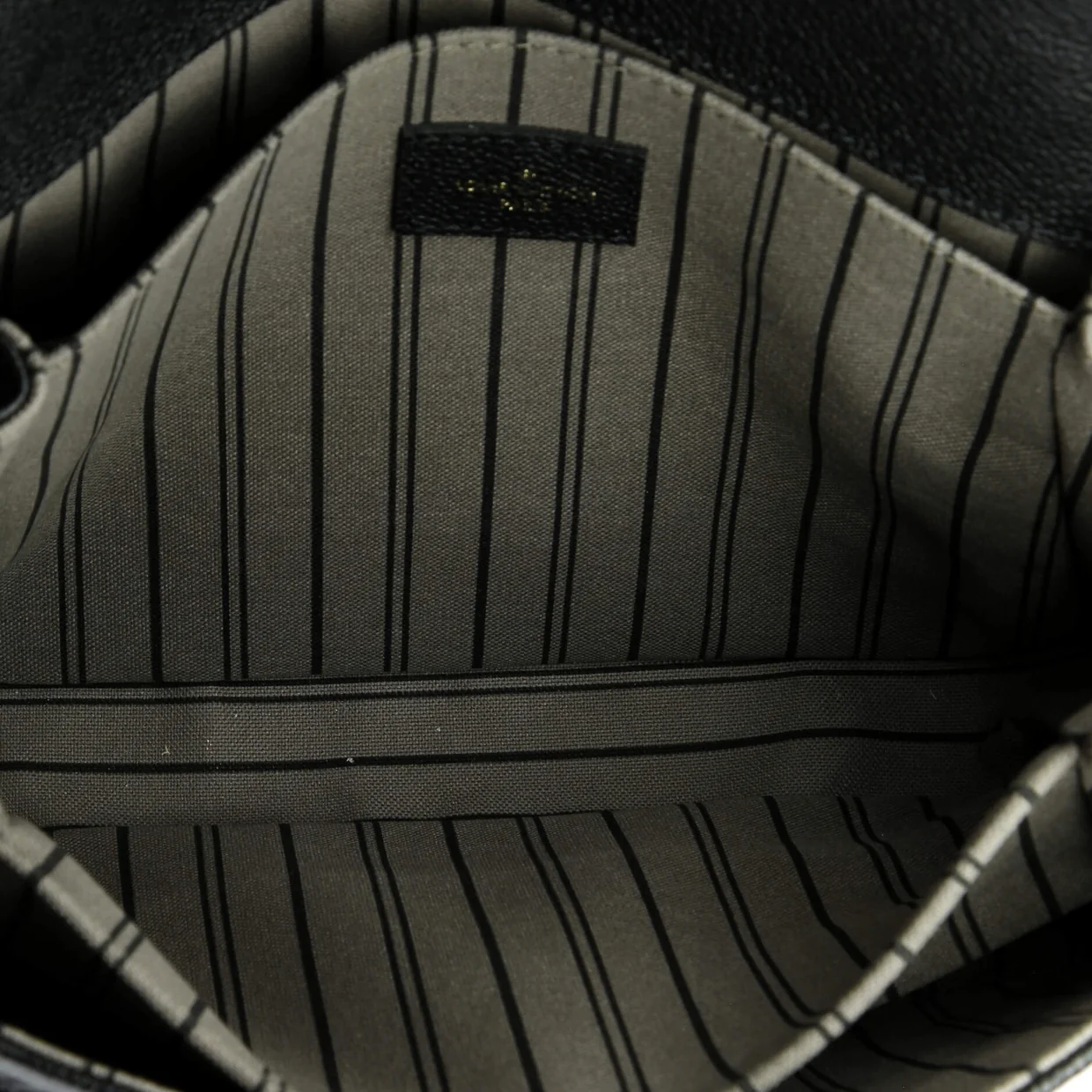 Pochette Metis Monogram Empreinte Leather - Deep Luxury