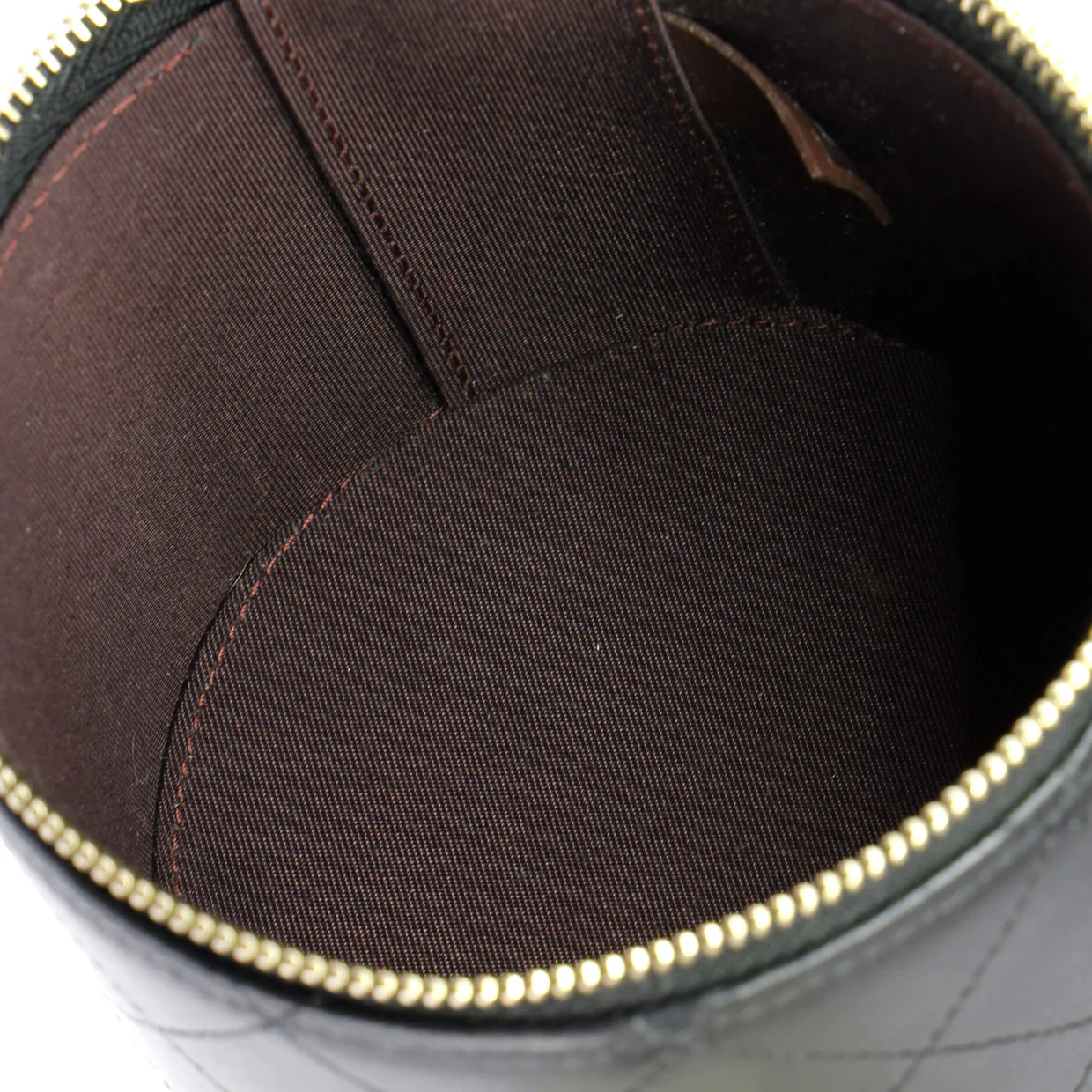 CC Round Vanity Case with Chain Quilted Lambskin Mini - Deep Luxury