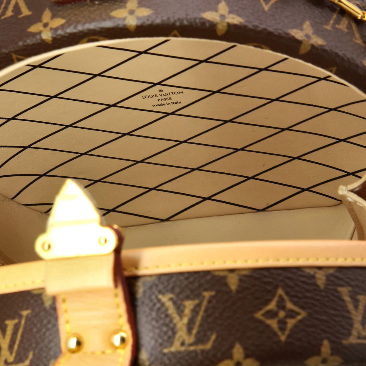 Petite Boite Chapeau Bag Monogram Canvas - Deep Luxury