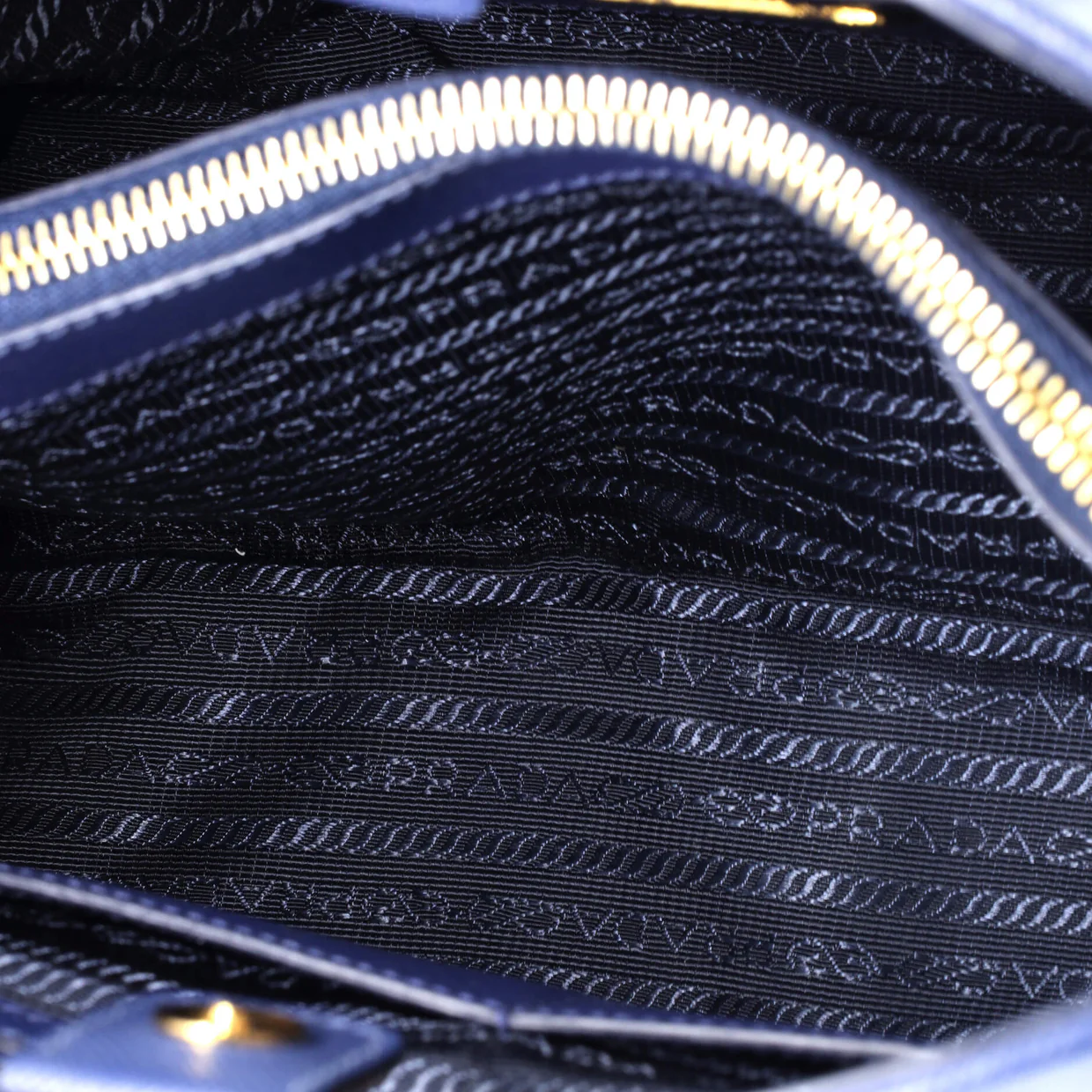 Open Promenade Bag Saffiano Leather Medium - Deep Luxury