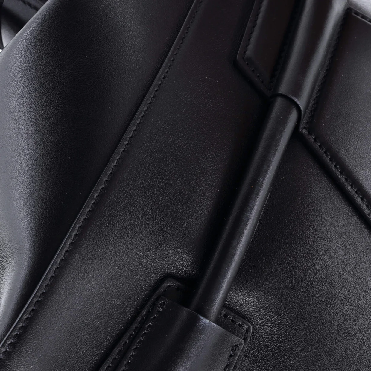 Antigona Soft Lock Bag Leather Medium - Deep Luxury