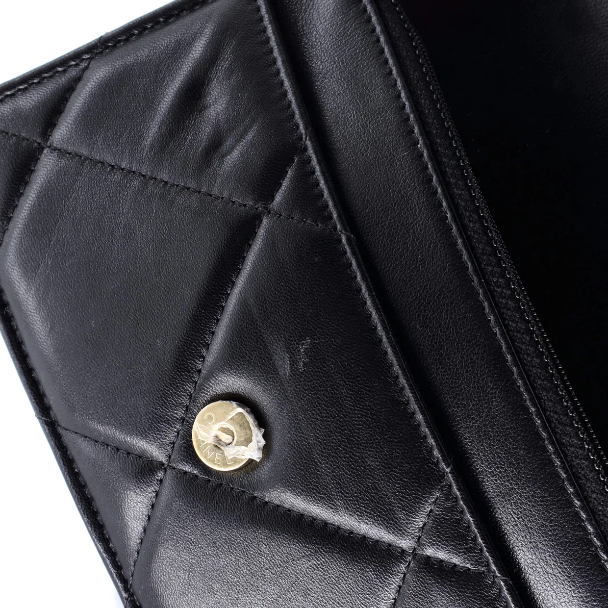 19 Wallet on Chain Quilted Lambskin - Deep Luxury