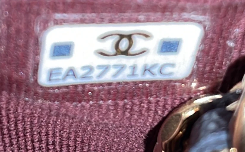 Classic Flap Phone Holder with Chain Quilted Caviar - Deep Luxury