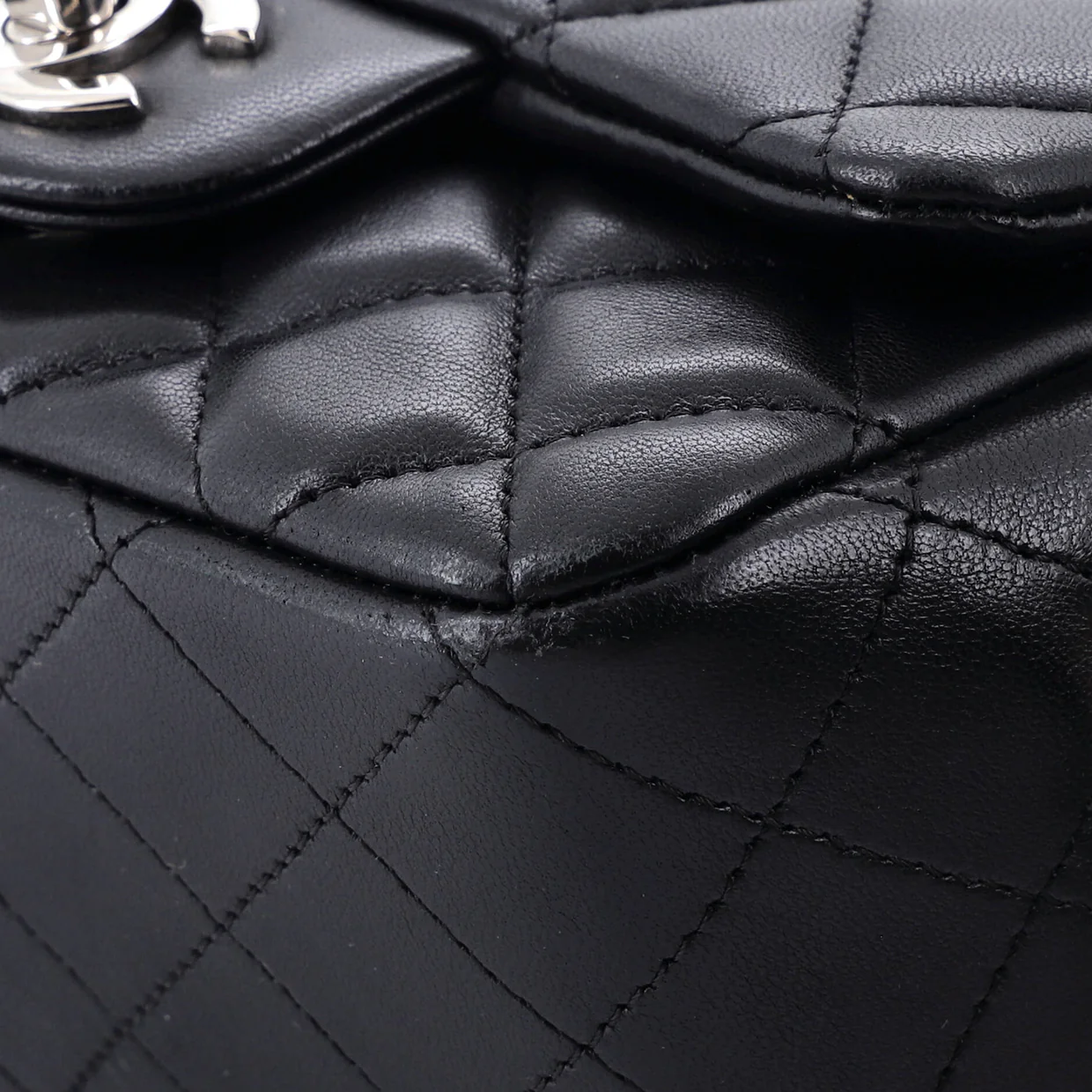 Square Classic Single Flap Bag Quilted Caviar Mini - Deep Luxury