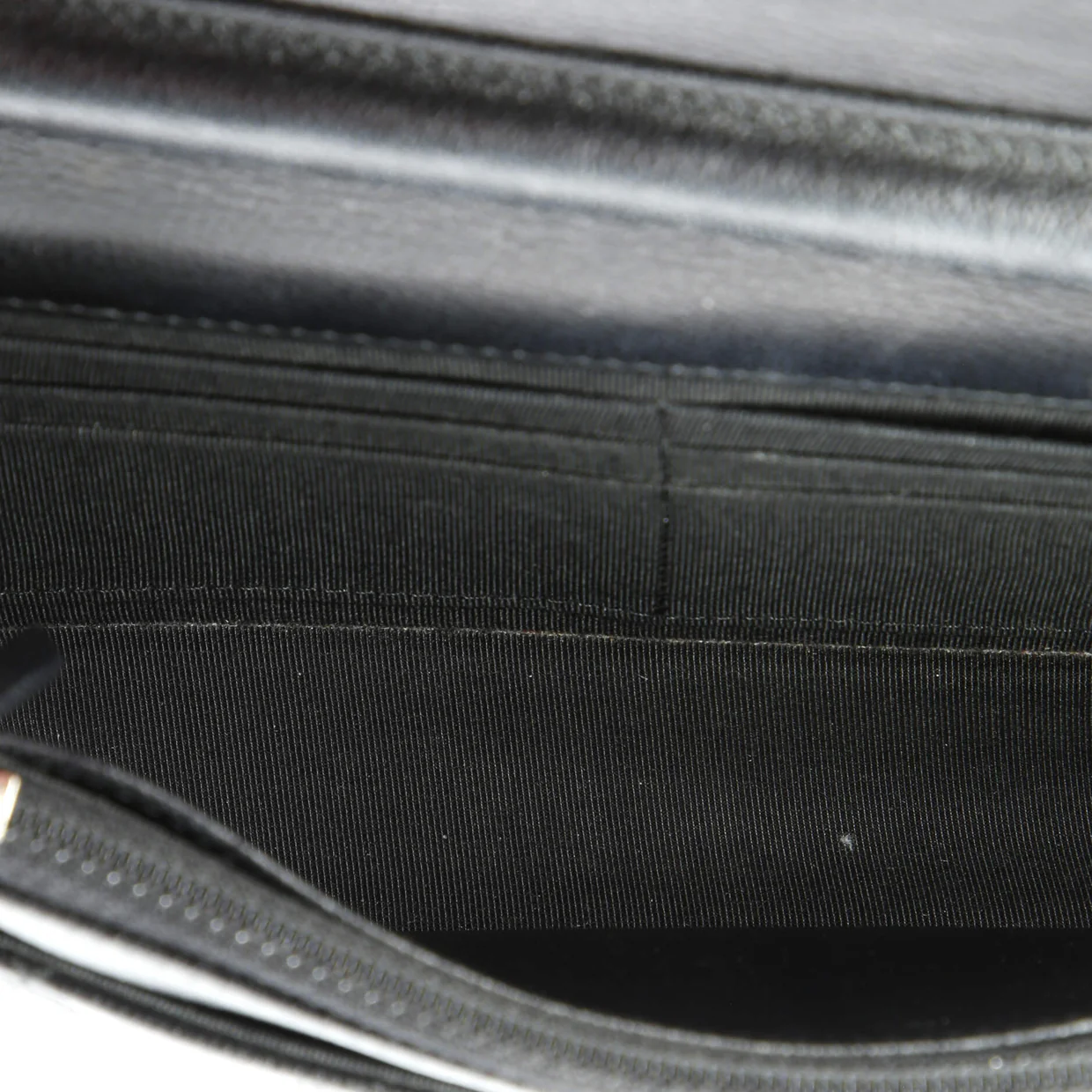 CC Box Wallet on Chain Quilted Caviar - Deep Luxury