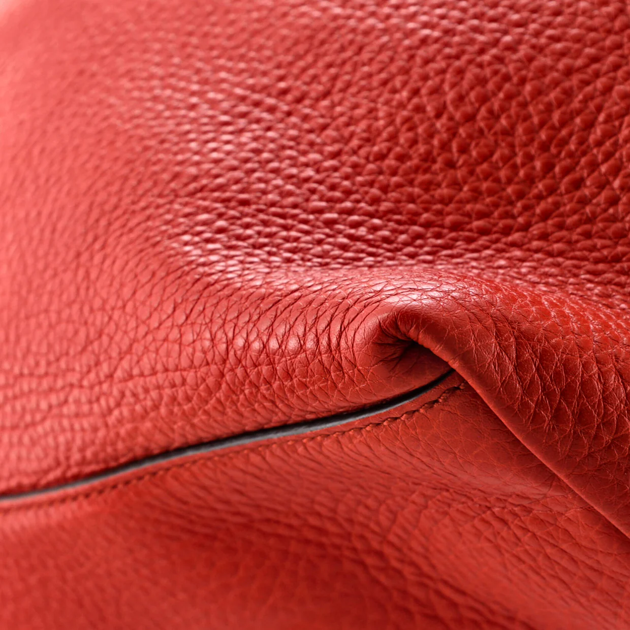 Soho Chain Strap Shoulder Bag Leather Medium - Deep Luxury