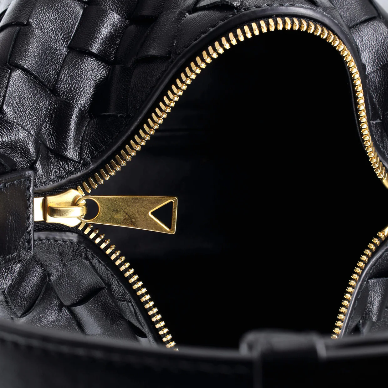 Wallace Shoulder Bag Intrecciato Nappa Candy - Deep Luxury