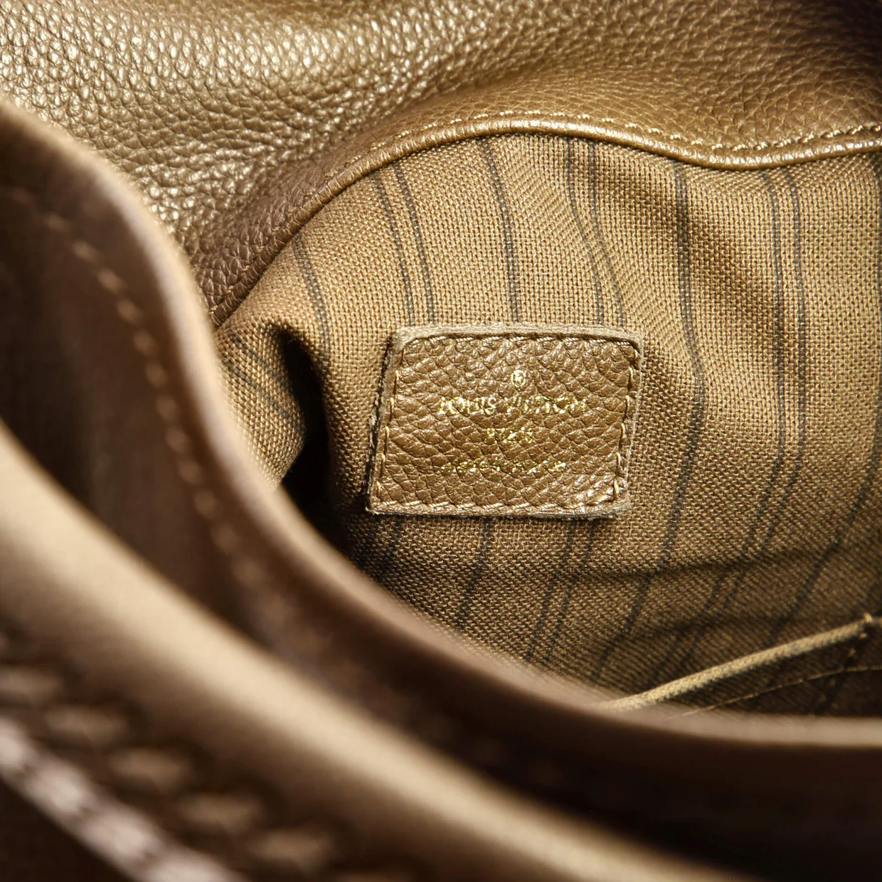 Artsy Handbag Monogram Empreinte Leather MM - Deep Luxury